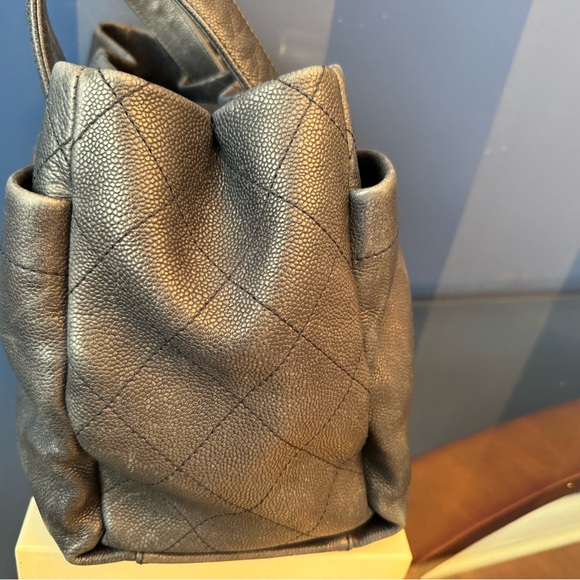 Chanel Caviar Navy Leather tote bag - Large CC embossed logo on front - Picture 3 of 13